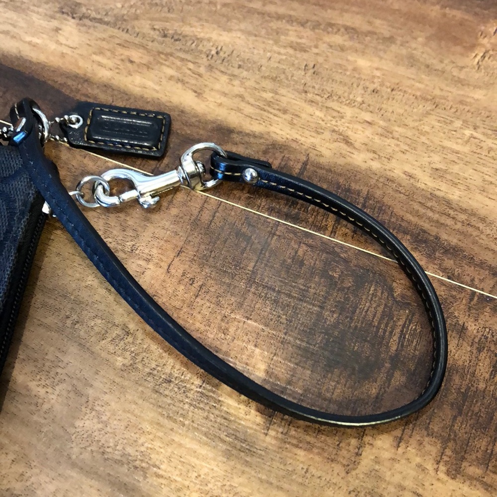 Coach black signature C wristlet - Picture 4 of 8